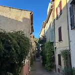Charmant 3 Pieces Renove Au Coeur Du Vieil Antibes